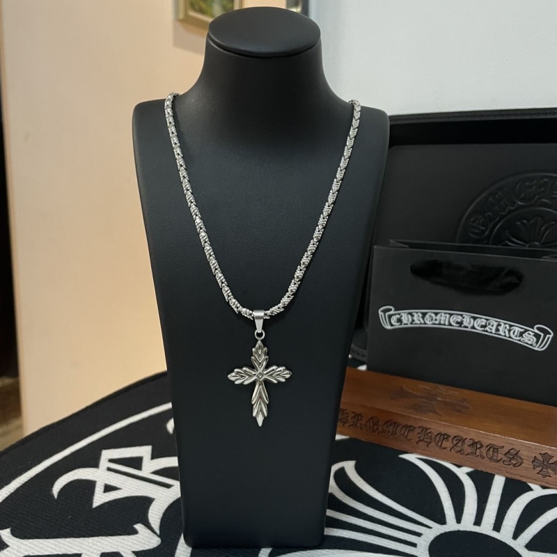 Ch*0me He**ts necklaces
